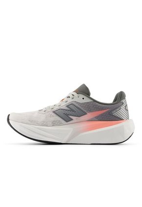 Tenis Deportivo New Balance Original Rebel Blanco Para Mujer