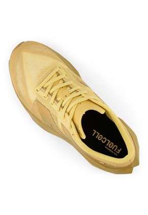 Tenis Deportivos Marca New Balance FuelCell Rebel Amarillo