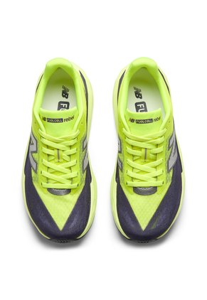 Tenis Running FuelCell Rebel V5 New Balance WFCX3PE