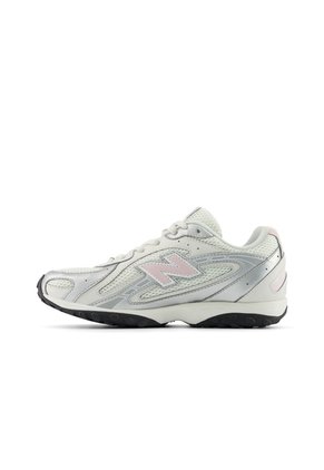 Tenis Lifestyle 204L Lace New Balance G204L9EA