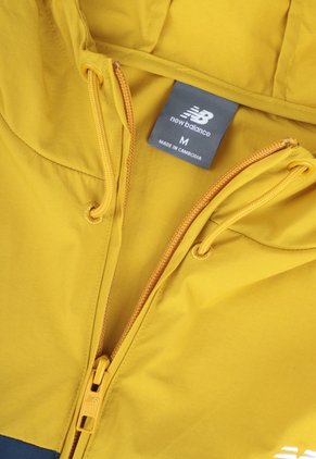 Chaqueta new balance  Athletics Woven Amarillo