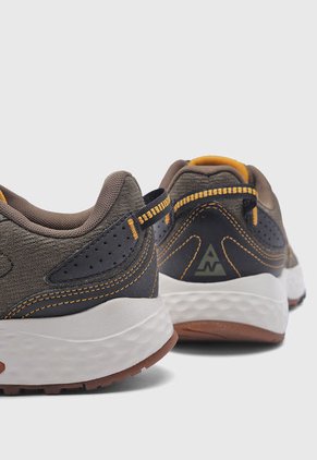 Tenis Lifestyle Verde Oliva-Negro new balance 410v7