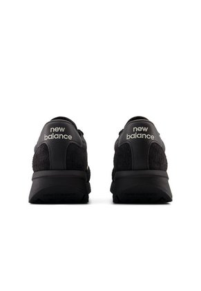 Tenis New Balance 370 Hombre-Negro/Blanco