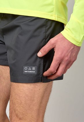 Pantaloneta new balance Impact Run AT 5" Gris