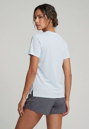 Camiseta new balance Sport Essentials Celeste