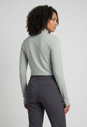 Buzo new balance Essentials Space Dye Verde