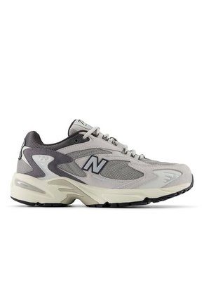 Tenis Deportivos New Balance Original 725 Gris Hombre