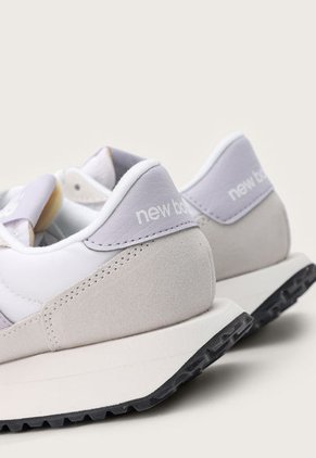 Tenis Lifestyle Marfil-Gris-Lila New Balance 237