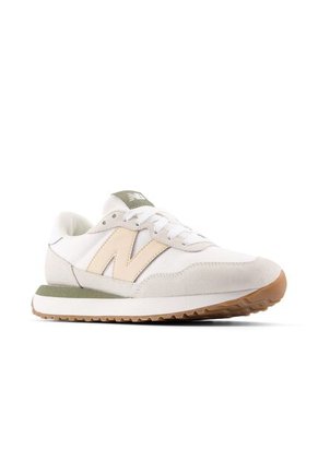 Tenis New Balance 237 Mujer-Beige