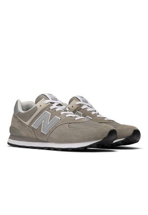 TENIS NEW BALANCE HOMBRE 574 ML574EVG Talla 10.5