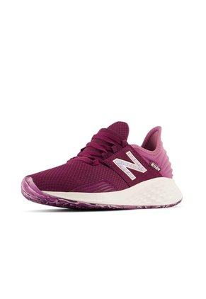 Tenis New Balance Fresh Foam Roav Mujer-Vinotinto