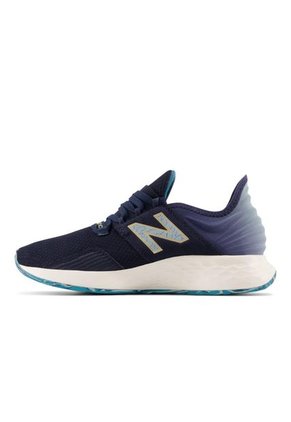 Tenis New Balance Fresh Foam Roav Mujer-Azul Oscuro