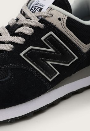 Tenis Lifestyle Negro-Blanco-Taupé New Balance 574
