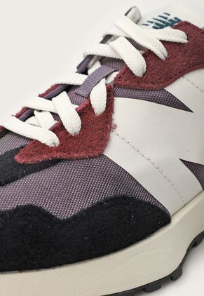 Tenis Lifestyle Violeta-Marfil-Negro New Balance 327