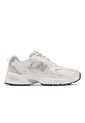 Tenis New Balance 530 Mujer-Blanco/Gris Plata de New Balance