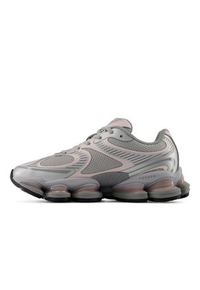 Tenis Lifestyle Unisex 2000 New Balance U200035P