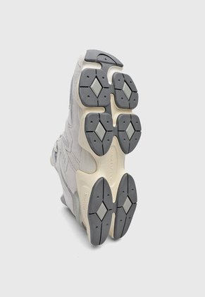 Tenis Lifestyle new balance 9060 Gris Claro