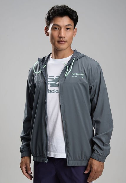 Chaqueta new balance Reimagined Woven Graphic Gris