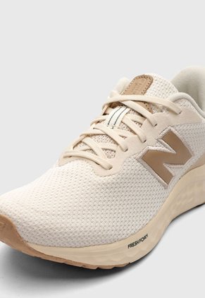 Tenis new balance Fresh Foam Arishi v4 Beige