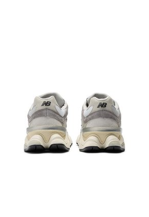 Tenis New Balance 9060 Hombre-Gris/Negro