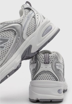 Tenis Lifestyle new balance 530 Gris