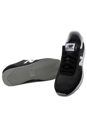Tenis Lifestyle Negro-Blanco New Balance 720