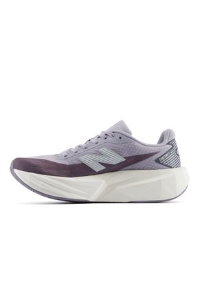 Tenis Running FuelCell Rebel V5 New Balance WFCX906