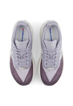 Tenis Running FuelCell Rebel V5 New Balance WFCX906