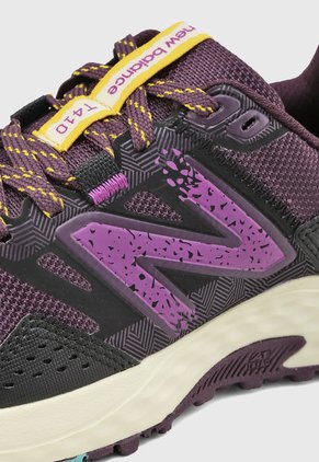Tenis Trail Violeta-Negro-Marfil new balance 410 V8