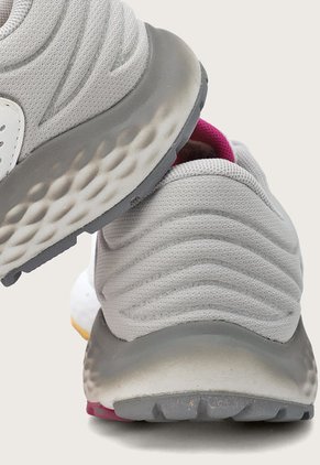 Tenis Running Marfil-Gris-Multicolor New Balance 520 v7