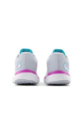 Tenis New Balance Fresh Foam 680 V7 Mujer-Blanco