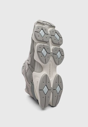 Tenis new balance 9060 Gris