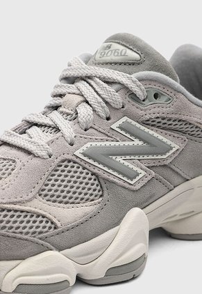 Tenis new balance 9060 Gris