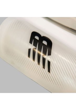 Canilleras New Blance Unisex Furon League Strap Guard-Blanco