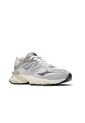 Tenis New Balance 9060 Hombre-Gris/Negro de New Balance