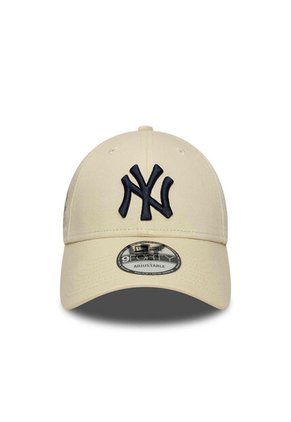 Gorra New Era New York Yankees Side Patch 9Forty-Beige