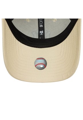Gorra New Era New York Yankees Team Outline 9Forty-Beige
