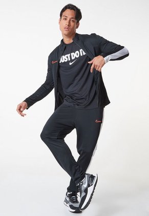 Conjunto Deportivo Negro-Blanco-Rojo Nike Academy