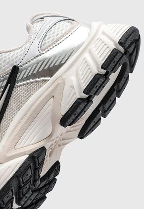 Tenis NIKE V5 RNR Blanco