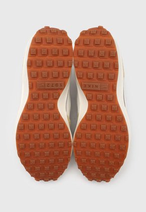 Tenis Lifestyle Beige-Blanco Nike Waffle Debut Vintage