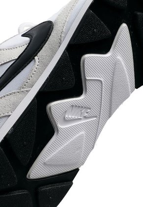 Tenis Lifestyle Blanco-Negro Nike Delfine