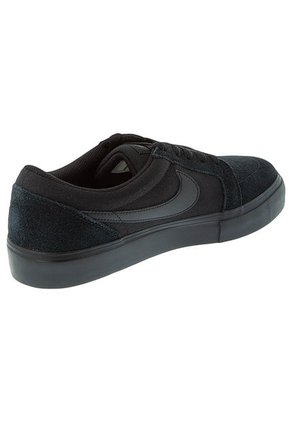 Skateboarding Negro Nike Sb Satire II
