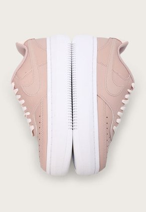 Tenis Lifestyle Palo Rosa-Blanco Nike Court Vision Alta