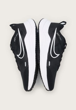 Tenis Running Negro-Blanco Nike Downshifter 12