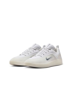 TENIS SB ZOOM NYJAH 4 NIKE