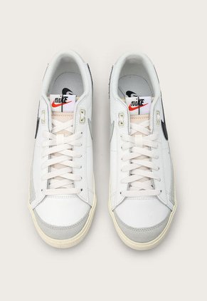 Tenis Lifestyle Blanco-Beige-Gris Nike Blazer Low '77