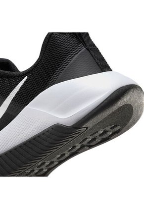 TENIS NIKE MUJER FQ1830-001 MC TRAINE Talla 9.5