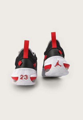 Tenis Basketball Negro-Blanco-Rojo Nike Jordan Stay Loyal 2