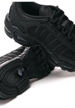 Tenis Lifestyle Negro Nike Tailwind IV.