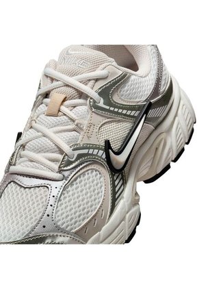 TENIS NIKE MUJER HQ7901-104 V5 RNR Talla 7